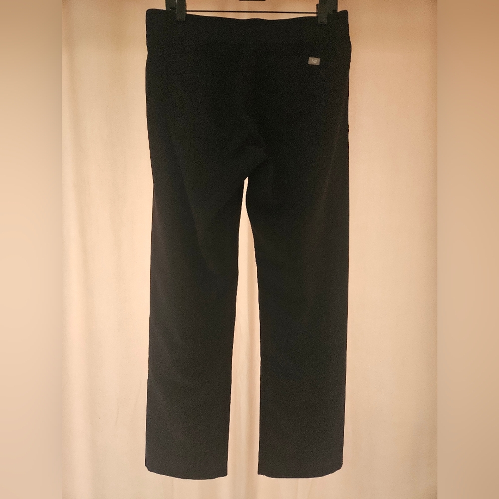 FIGS- Women's Medium Black Livingston Scrub Pants - Picture 3 of 4